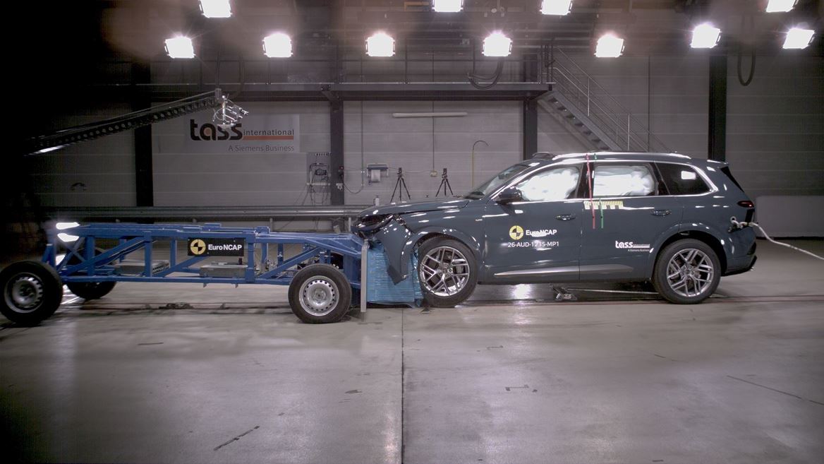 Audi Q7 MPDB test 2026