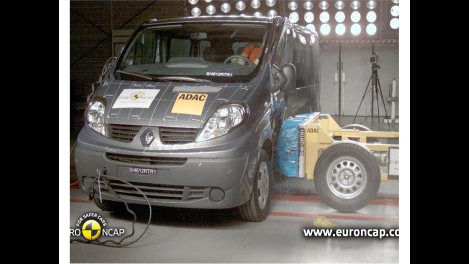 Renault Trafic Crash Test 2012
