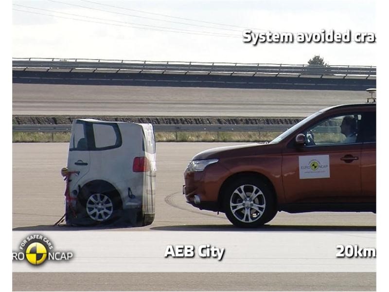 Mitsubishi Outlander - AEB Tests 2013