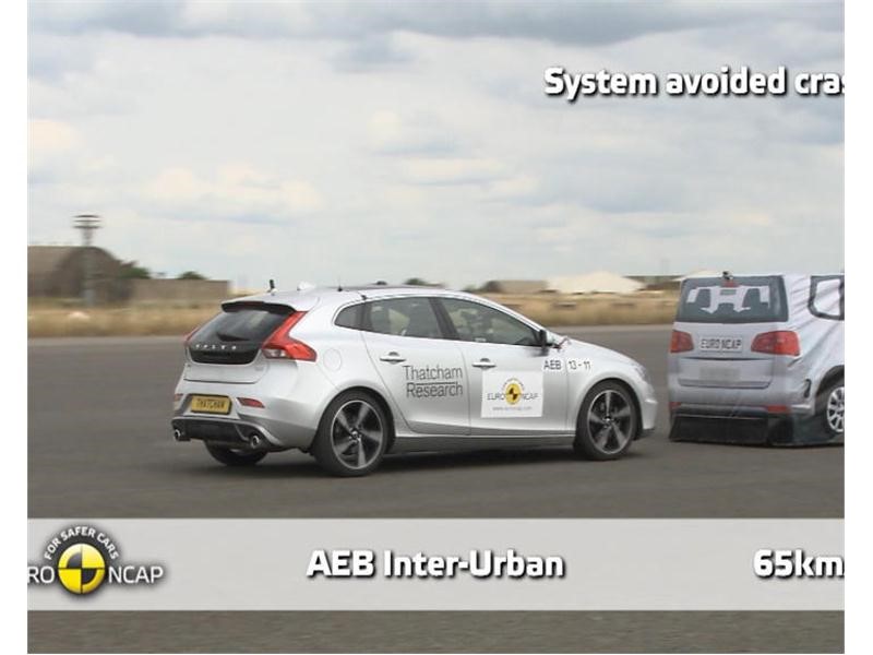 Volvo V40 - AEB Tests 2013