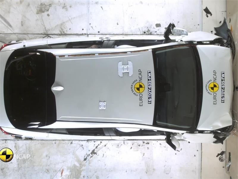Toyota Prius - Crash Tests 2016