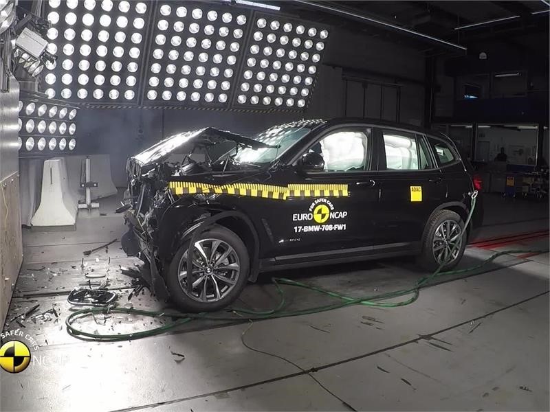 BMW X3 - Crash Tests 2017