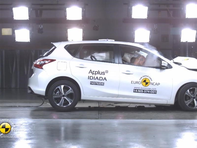 nissan-pulsar---crash-tests-2014---with-captions