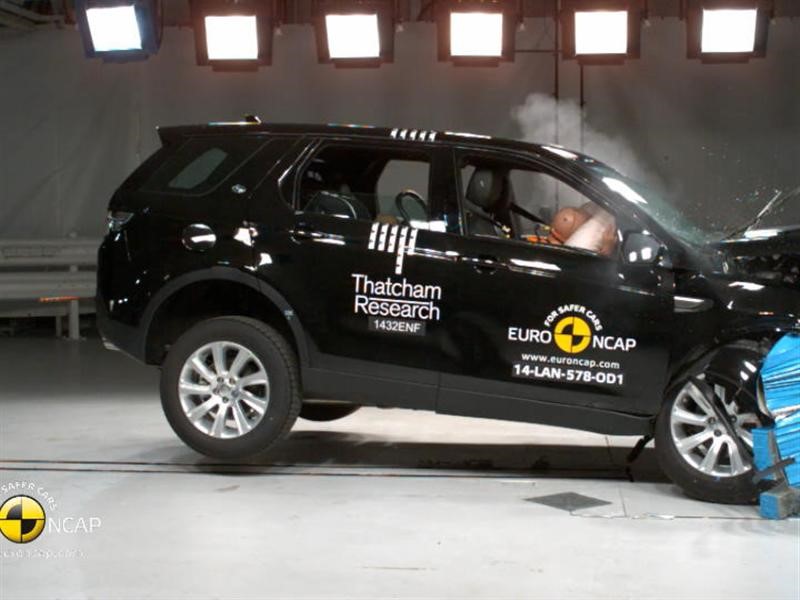 land-rover-discovery-sport---crash-tests-2014