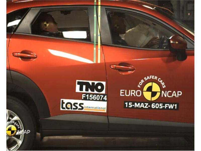 mazda-cx-3---crash-tests-2015