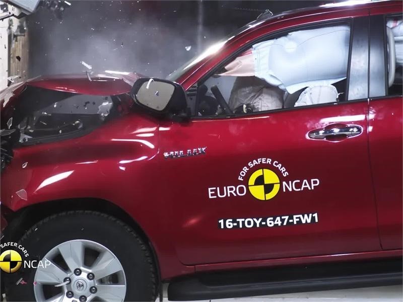 toyota-hilux---crash-tests-2016