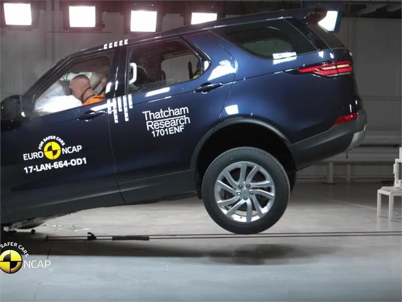 land-rover-discovery---crash-tests-2017