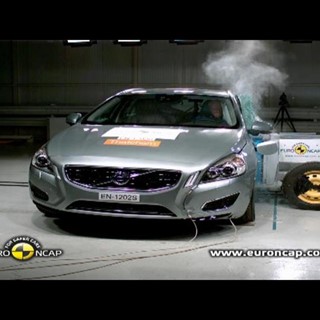 Volvo V60 Plug-In Hybrid  Crash Test 2012