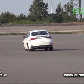 Lexus IS 300h  - ESC Test 2013