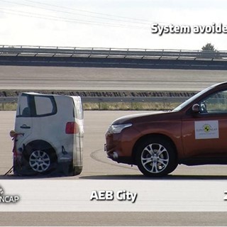 Mitsubishi Outlander - AEB Tests 2013