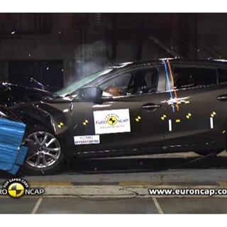 Mazda 3 - Crash Tests 2013