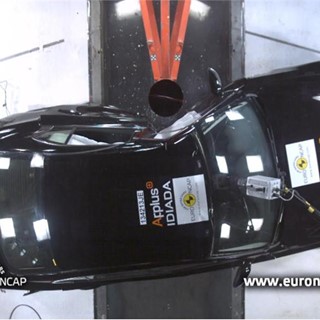 Infiniti Q50 - Crash Tests 2013