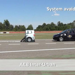 VW Golf Sportsvan  - AEB Test 2014