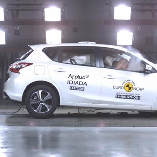 Nissan Pulsar - Crash Tests 2014 - with captions