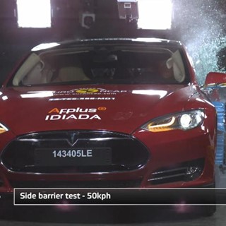 Tesla Model S - Crash Tests 2014 - with captions