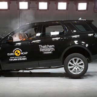 Land Rover Discovery Sport - Crash Tests 2014 - with captions