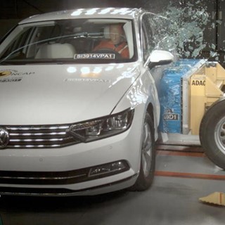 Volkswagen Passat - Crash Tests 2014