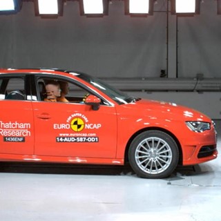 Audi A3 Sportback e-tron - Crash Tests 2014 - with captions