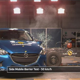 Mazda 2 - Crash Tests 2015
