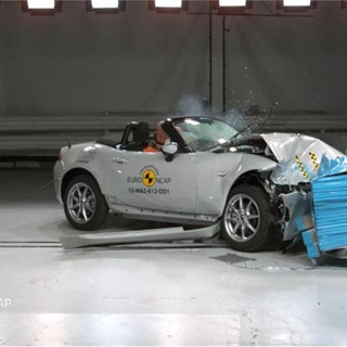 Mazda MX-5 - Crash Tests 2015