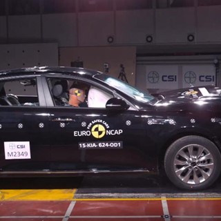 Kia Optima - Crash Tests 2015