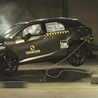 Lexus RX - Crash Tests 2015