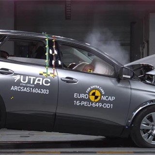 Peugeot 3008 - Crash Tests 2016