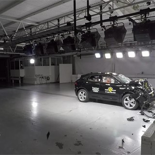 Jaguar E-Pace - Crash Tests 2017