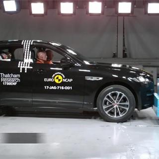 Jaguar F-Pace - Crash Tests 2017