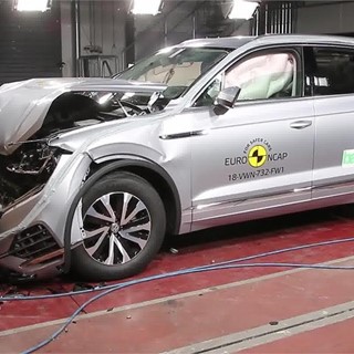 VW Touareg - Crash Tests 2018