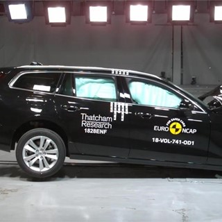 Volvo V60 - Crash Tests 2018