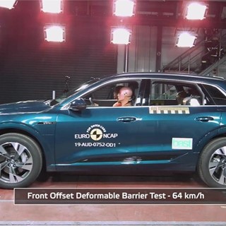 Audi e-tron - Crash Tests - 2019