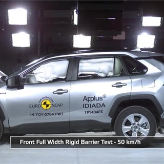 Toyota RAV4 - Crash Tests - 2019