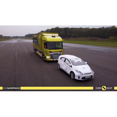 AEB Truck-to-Car - Approaching a stationary car