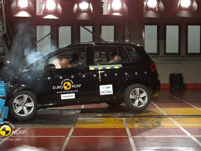 vw-golf-sportsvan---crash-tests-2014