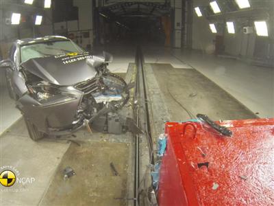 lexus-nx---crash-tests-2014---with-captions