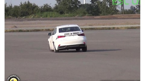Lexus IS 300h  - ESC Test 2013