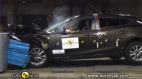 Mazda 3 - Crash Tests 2013