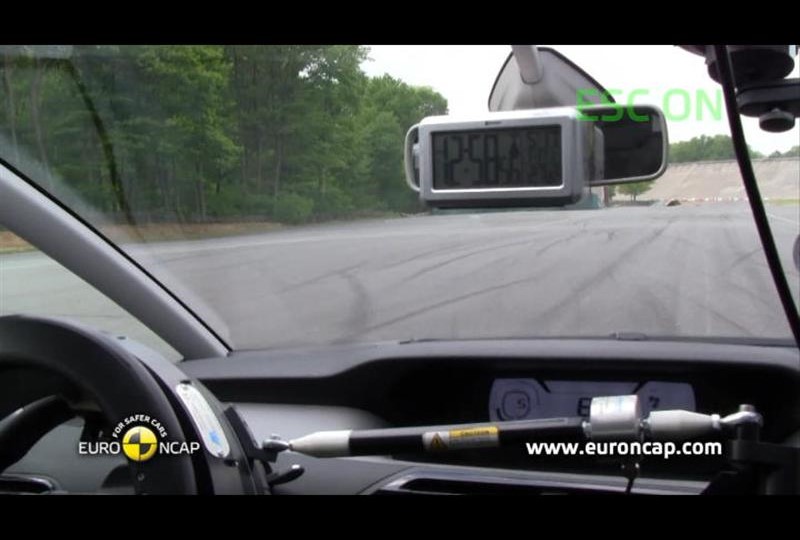 citroën-c4-picasso---esc-test-2013