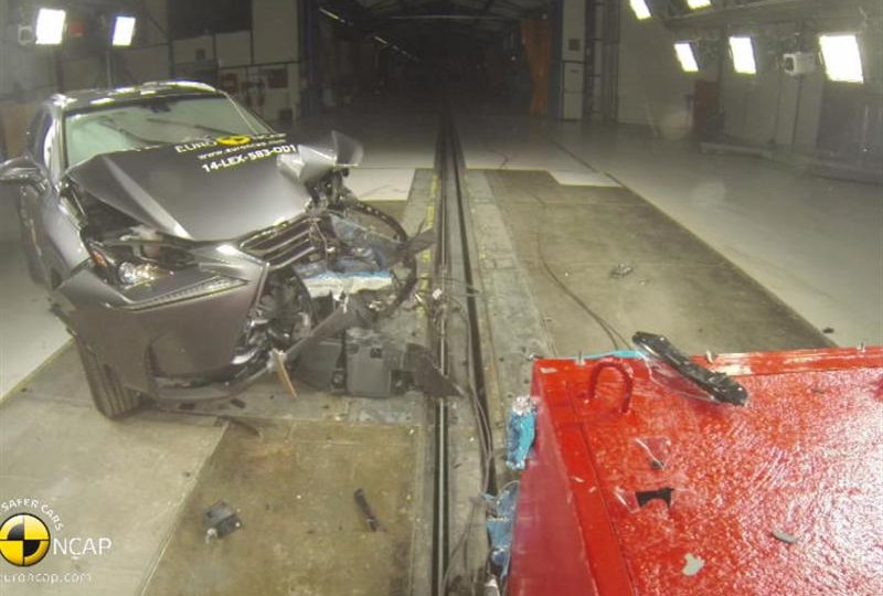 lexus-nx---crash-tests-2014---with-captions