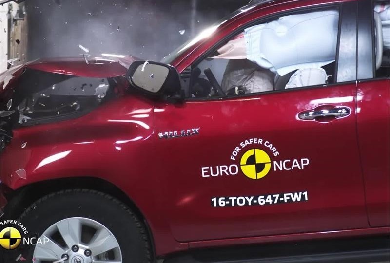 toyota-hilux---crash-tests-2016