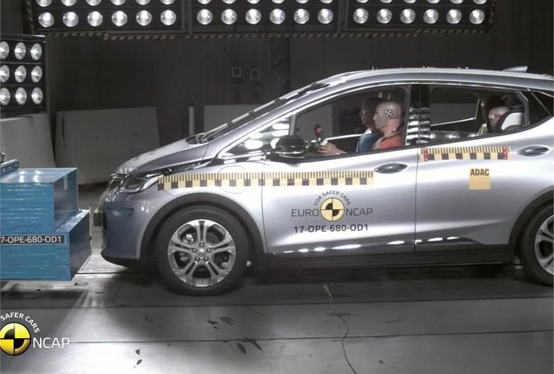 opel-vauxhall-ampera-e--crash-tests-2017