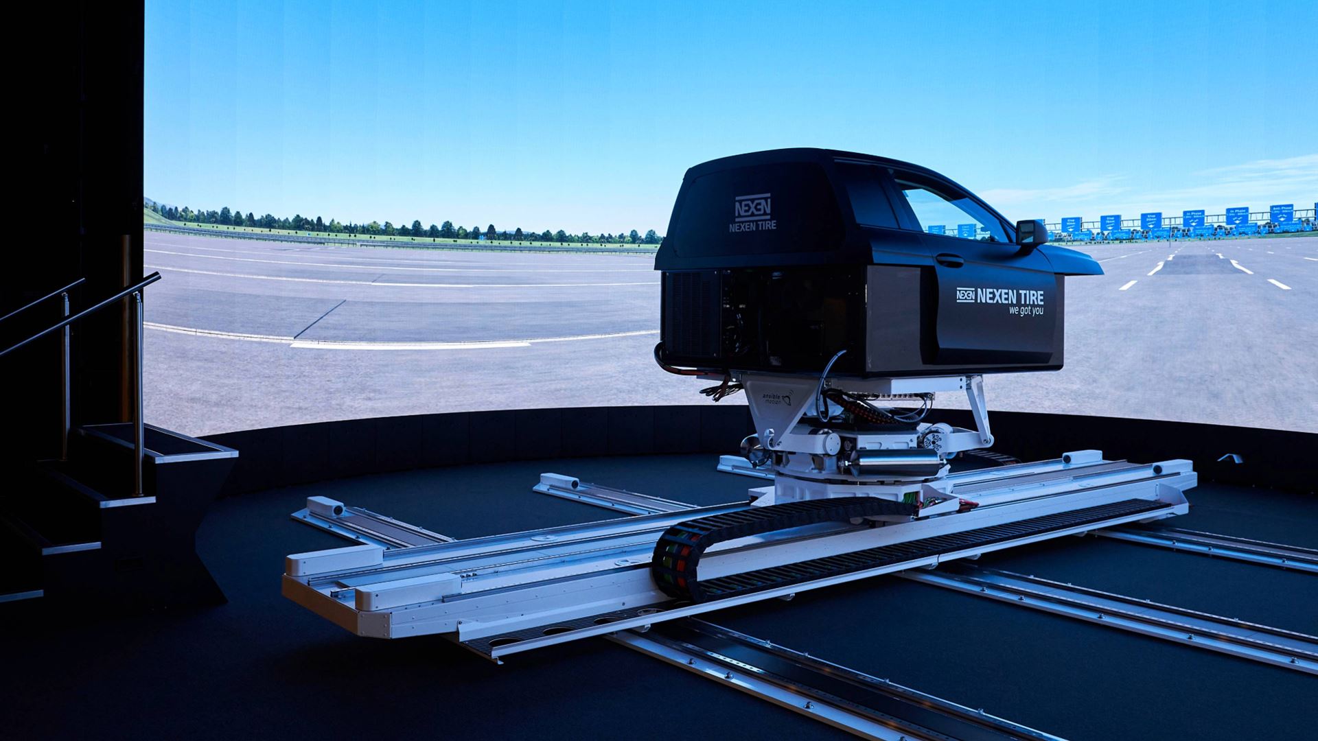 Photo 2 NEXEN TIRE Driving Simulator