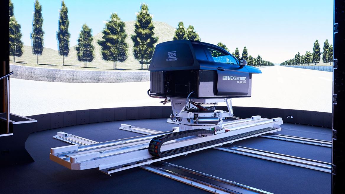 Photo 1 NEXEN TIRE Driving Simulator