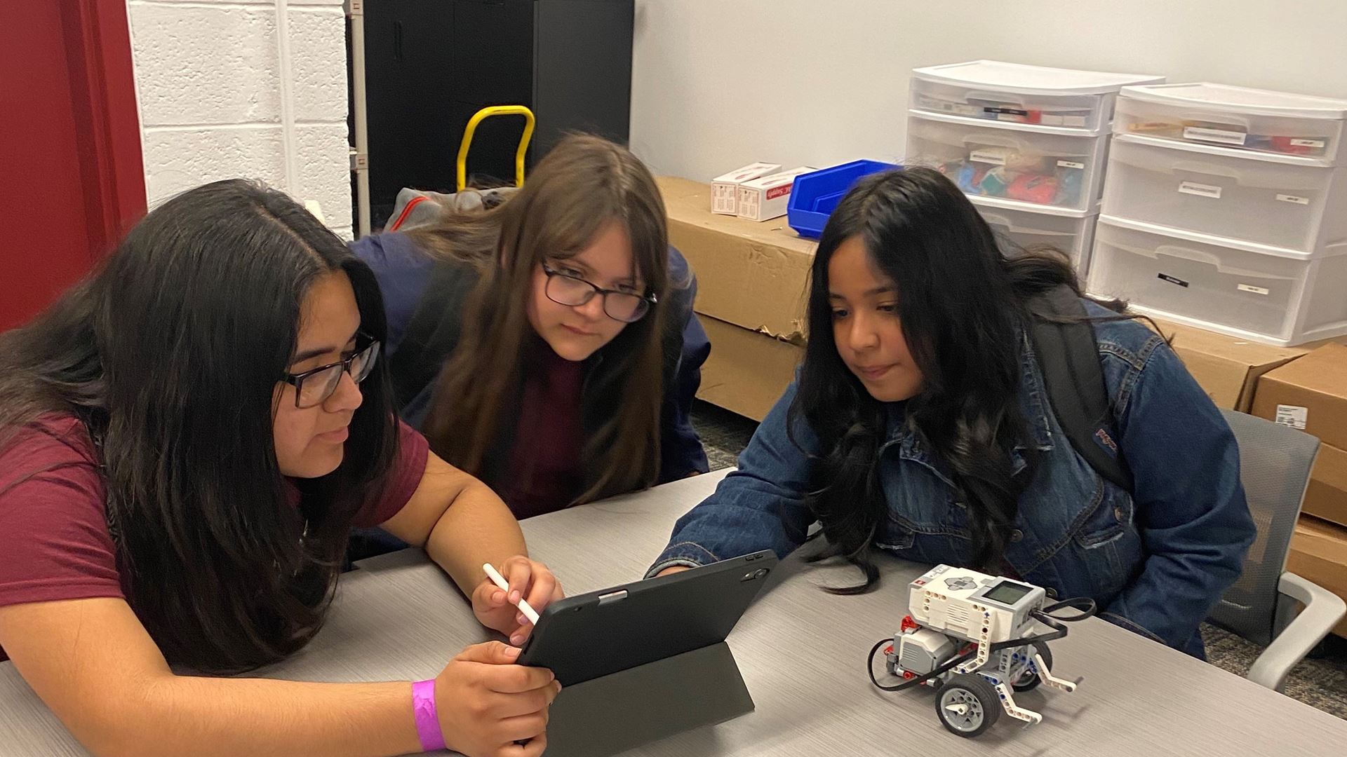 NMSU middle school girls group encourages exploration of STEM careers, pathways