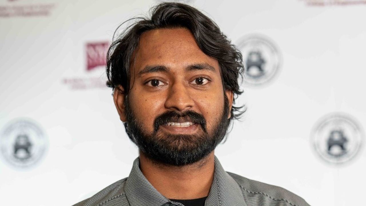 IMAGE DESCRIPTION Head and shoulders of a man