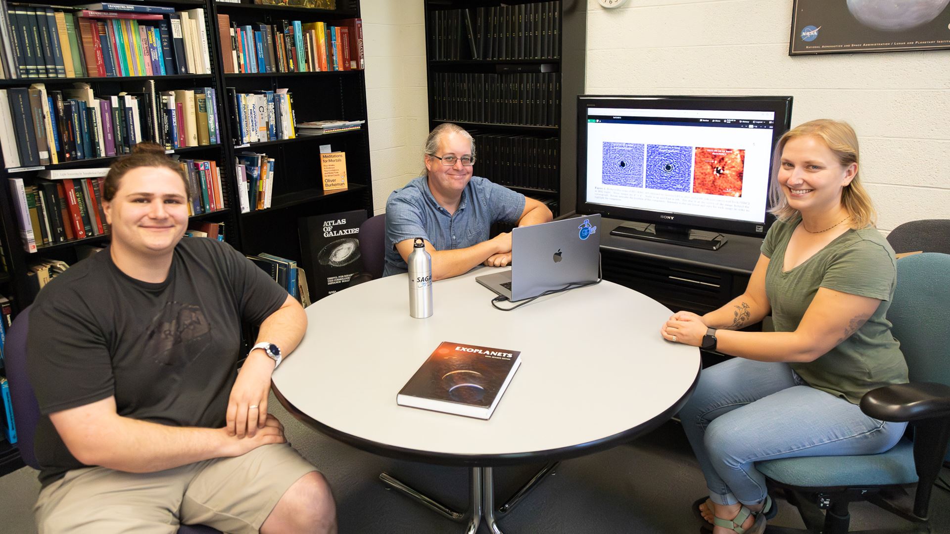 NMSU Northwestern University astronomers discover new planet in old data