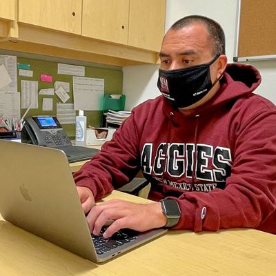 New Mexico State University information technology graduate student Eli Ramos programs a mobile application. (Courtesy p