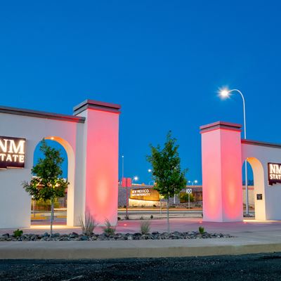 Photo of NM State arches at roundabout