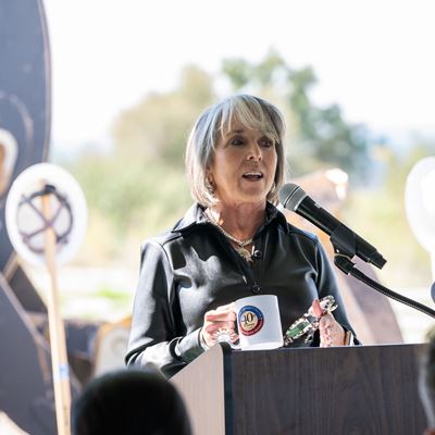 IMAGE DESCRIPTION A woman speaking at a podium